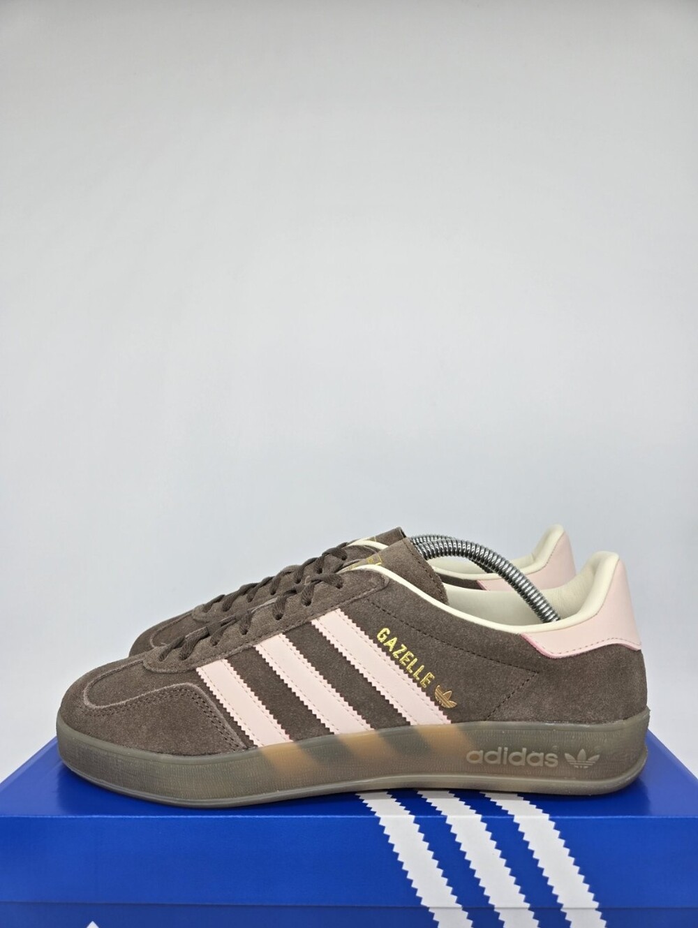 adidas Women's JR2431 Gazelle Indoor Earth Strata Wonder Quartz Shoes Size 10.5